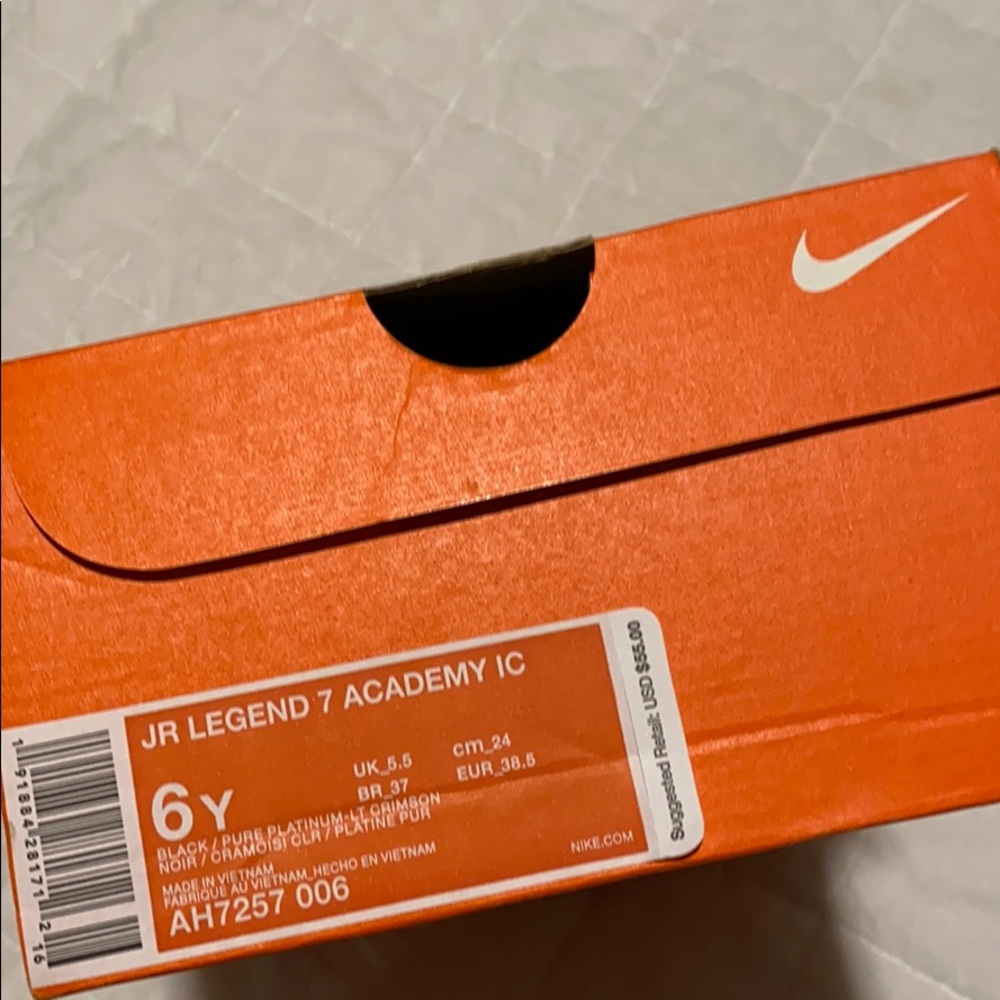 NWT Nike Training Shoes JR Legend 7 Academy IC